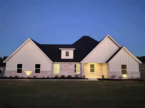 132 Aslan Rd, Poolville, TX 76487