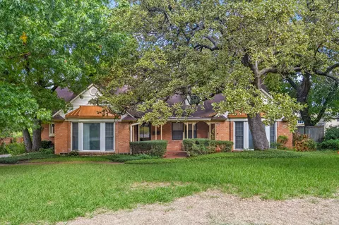 1513 Francis St, Carrollton, TX 75006