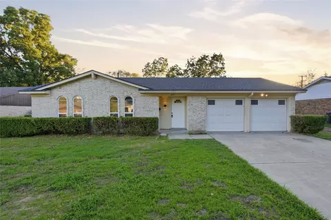 621 NW Barbara Ln, Burleson, TX 76028