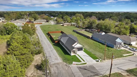 View/Area - 724 Gilbert St, Terrell, TX 75160 photo 2 of 3
