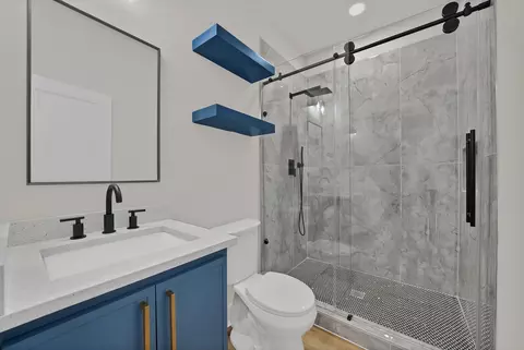 Bath - 724 Gilbert St, Terrell, TX 75160 photo 4 of 4