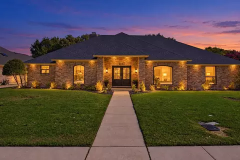 9904 Wandering Way St, Benbrook, TX 76126