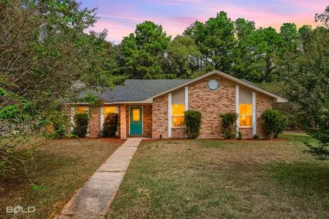 5900 Braeloch Dr, Shreveport, LA 71129