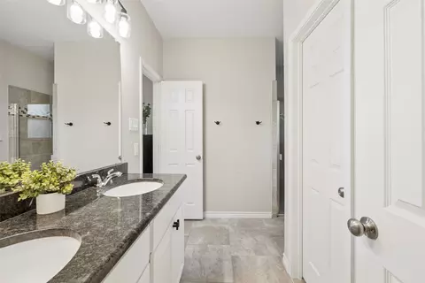 Bath - 9012 Conroe Dr, Argyle, TX 76226 photo 2 of 5