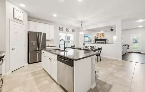 Kitchen - 9012 Conroe Dr, Argyle, TX 76226 photo 4 of 5