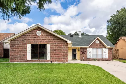 826 Camino Ct, Grand Prairie, TX 75052