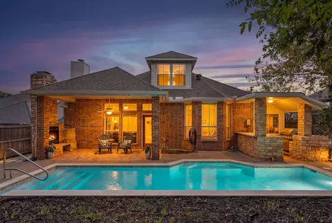 7613 Woodhaven Dr, North Richland Hills, TX 76182