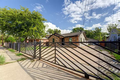 554 Pleasant Vista Dr, Dallas, TX 75217