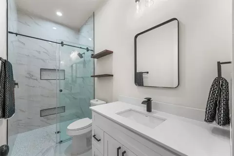 Bath - 1018 Devonshire Dr N, Forney, TX 75126 photo 4 of 7