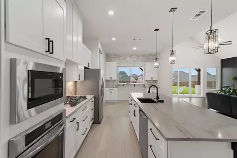 Kitchen - 1018 Devonshire Dr N, Forney, TX 75126 photo 5 of 6