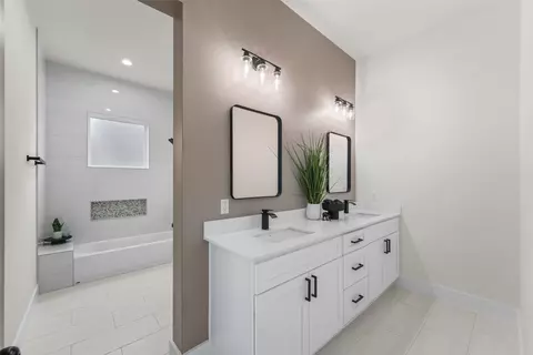 Bath - 1018 Devonshire Dr N, Forney, TX 75126 photo 5 of 7