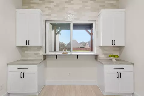 Kitchen - 1018 Devonshire Dr N, Forney, TX 75126 photo 6 of 6