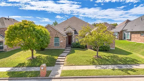 1736 Blue Stream Dr, Desoto, TX 75115