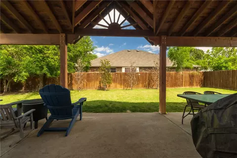 1016 Pebblecreek Dr, Burleson, TX 76028