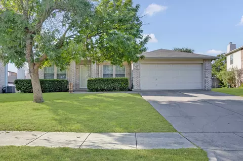 729 Raven Dr, Saginaw, TX 76131