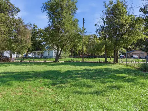 1109 Alvarado St, Cleburne, TX 76031 photo 2
