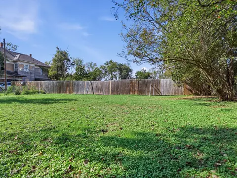 1109 Alvarado St, Cleburne, TX 76031 photo 3