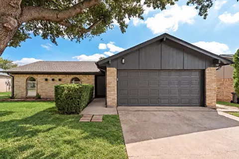 3021 Meadowmoor St, Fort Worth, TX 76133