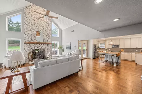 901 Pioneer Cir W, Argyle, TX 76226