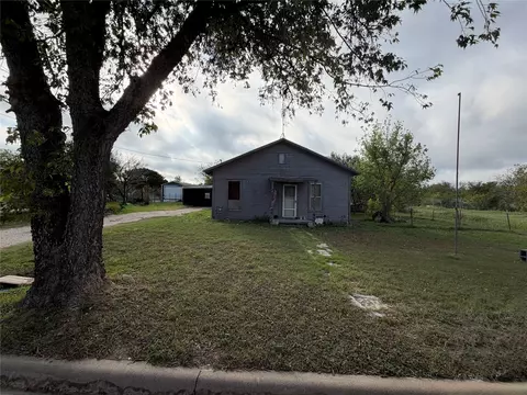 609 E Lumpkin St, Meridian, TX 76665
