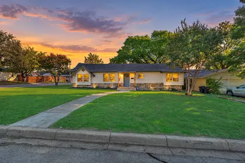 5501 Westcreek Dr, Fort Worth, TX 76133