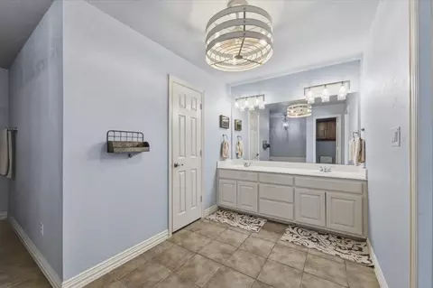 Bath - 130 View Point Ct, Aledo, TX 76008 photo 4 of 6