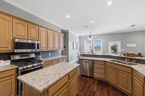 Kitchen - 130 View Point Ct, Aledo, TX 76008 photo 2 of 3