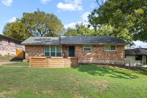 2861 W 9th St, Dallas, TX 75211