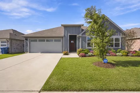 1709 Central Park Dr, Alvarado, TX 76009