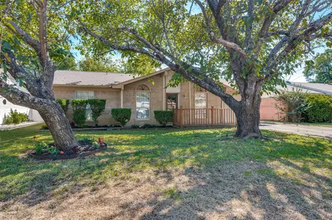 1316 Saturn Dr, Cedar Hill, TX 75104
