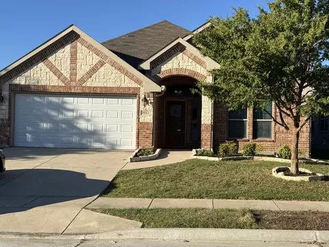 3953 Hollow Lake Rd, Roanoke, TX 76262