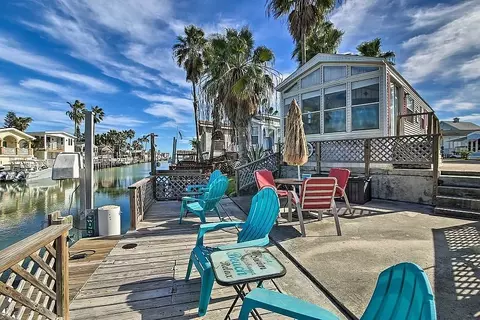 762 E Oyster Dr, Port Isabel, TX 78578