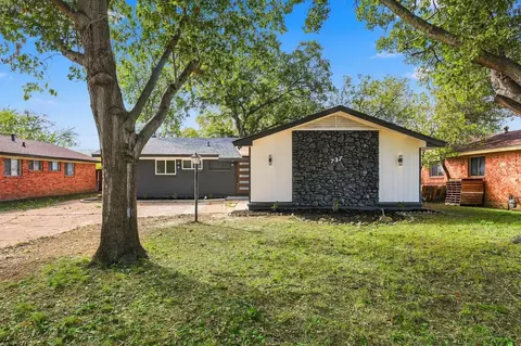 737 Blueberry Ln, Grand Prairie, TX 75052
