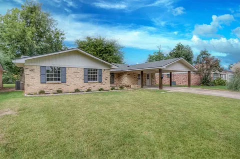 2021 Shady Grove Dr, Bossier City, LA 71112