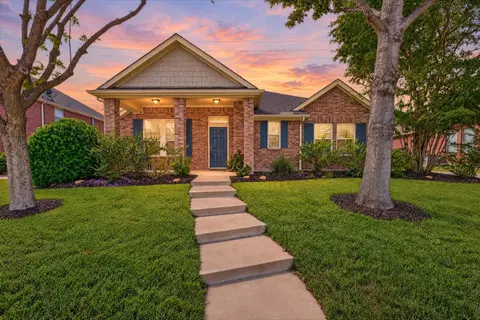 5717 Southern Hills Dr, North Richland Hills, TX 76180