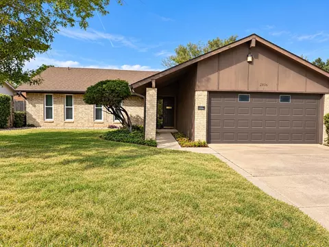 2806 Arcadia Ln, Carrollton, TX 75007