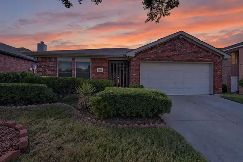 2832 Trailhouse Dr, Dallas, TX 75237