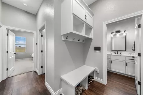 Entry Way - 231 Hcr 2312, Abbott, TX 76621 photo 2 of 2