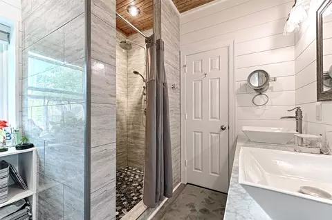 Bath - 365 Epps Rd, Palmer, TX 75152 photo 1 of 2