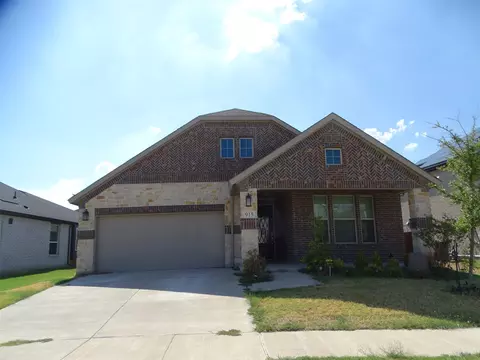 915 Hawthorn Ln, Mansfield, TX 76063