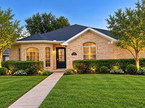 706 Crenshaw Dr, Cedar Hill, TX 75104