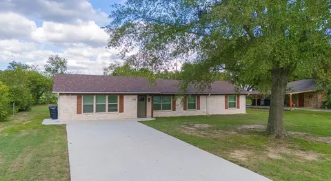742 Henderson St, Wills Point, TX 75169