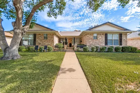 8324 Lullwater Dr, Dallas, TX 75218