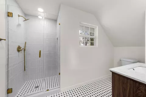 Bath - 4000 Cobbs Dr, Waco, TX 76708 photo 2 of 3