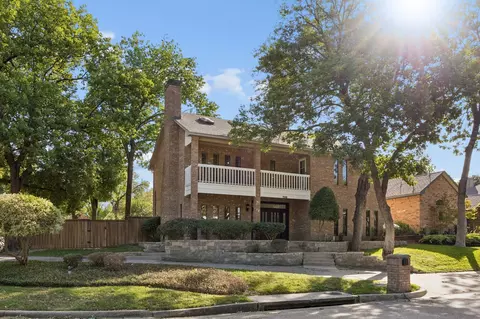 706 Royal Birkdale Dr, Garland, TX 75044