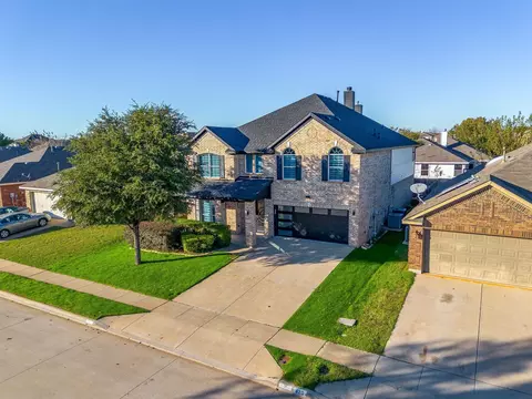 500 Flowering Plum Ln, Fort Worth, TX 76140
