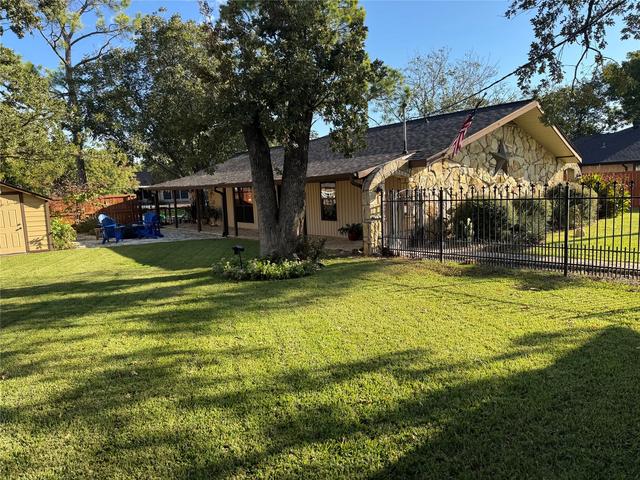 4015 Sioux Ct, Granbury, TX 76048 | MLS# 21415210 | 2 Photos - Movoto