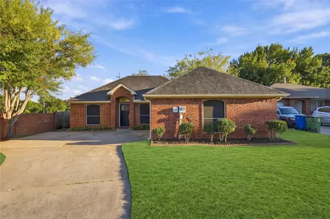 1968 Hobart Ln, Lewisville, TX 75067