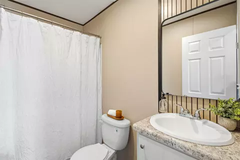 Bath - 7200 Fm 2728, Terrell, TX 75161 photo 4 of 4