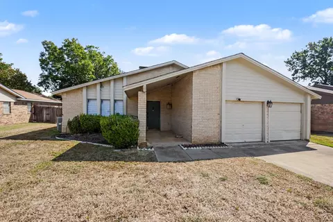 3208 Sapphire St, Bedford, TX 76021